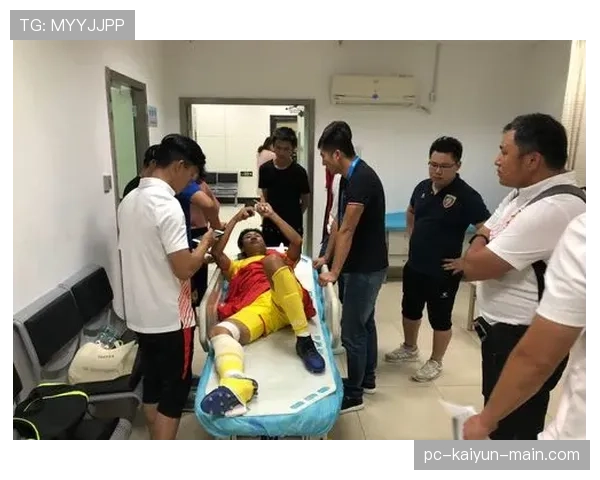 足球规则中危险动作的判罚标准与裁判判断重点解析