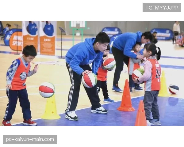 篮球规则详解：什么是两次运球以及如何判定？